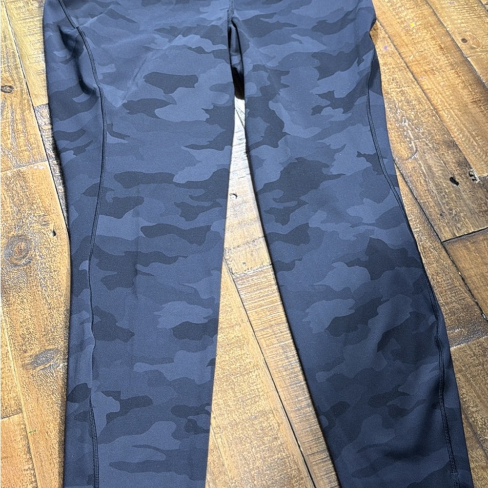 Lululemon Base Pace Size 12 25”